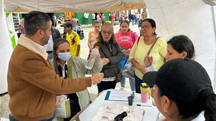 Autoridades intensifican medidas de emergencia para combatir brote de dengue en Salamina